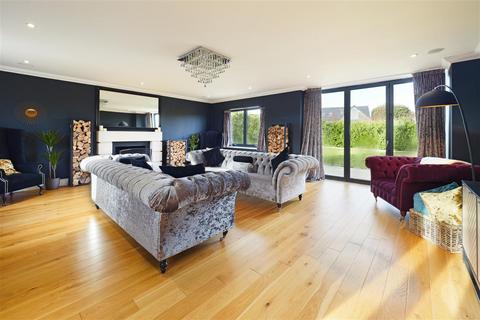 6 bedroom detached house for sale, Kiln Drive, Woodnesborough