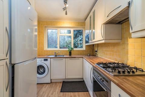 3 bedroom terraced house to rent, Links View Road, Hampton Hill TW12