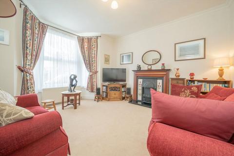 2 bedroom flat for sale, Myrtle Road, London W3