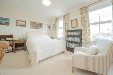2 bedroom flat for sale, Myrtle Road, London W3