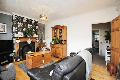 3 bedroom semi-detached house for sale, Evelyn Drive, Leicester, LE3