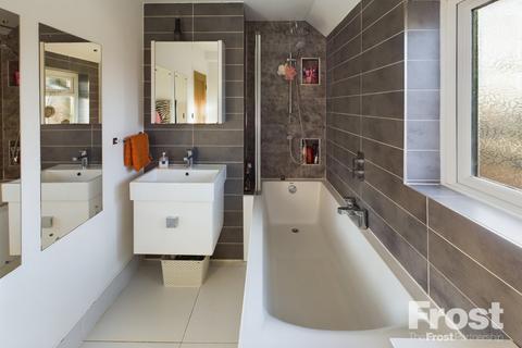 44 Fairfield Avenue, Datchet, Slough, SL3 9NF