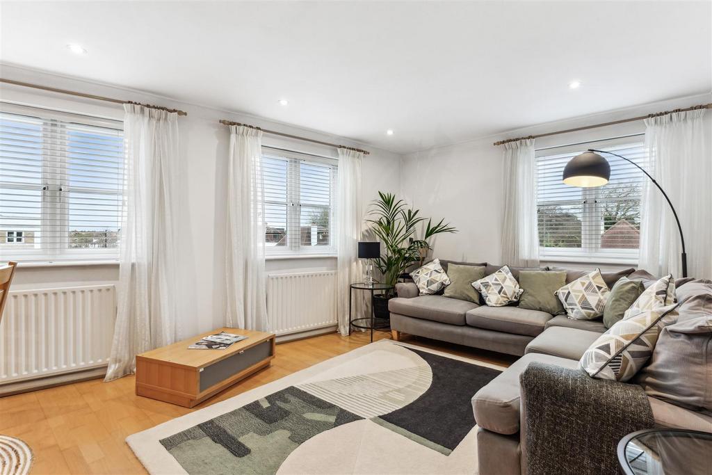 Fitzroy Crescent, W4 - FOR SALE