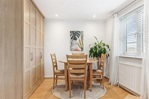 27 Fitzroy Crescent, London, W4 3EL