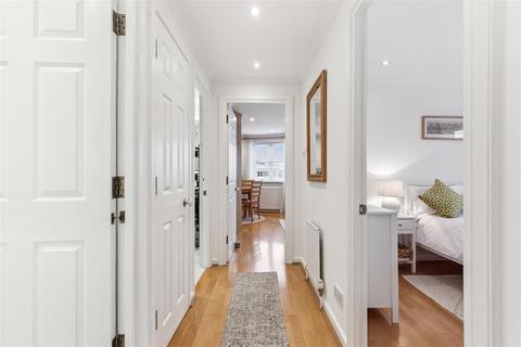 27 Fitzroy Crescent, London, W4 3EL