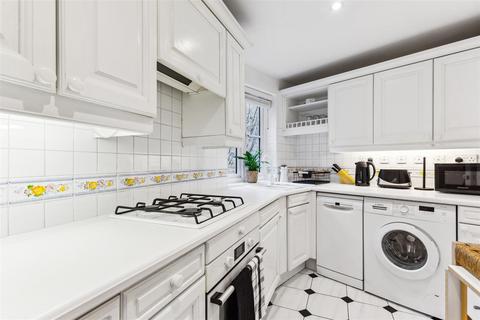 27 Fitzroy Crescent, London, W4 3EL