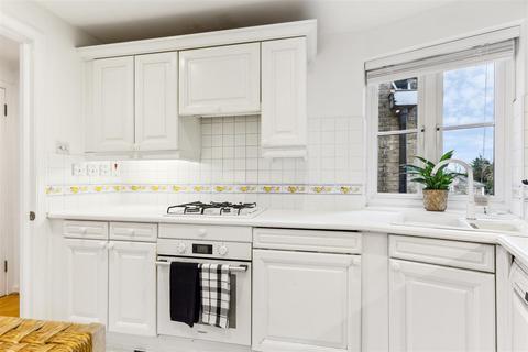27 Fitzroy Crescent, London, W4 3EL