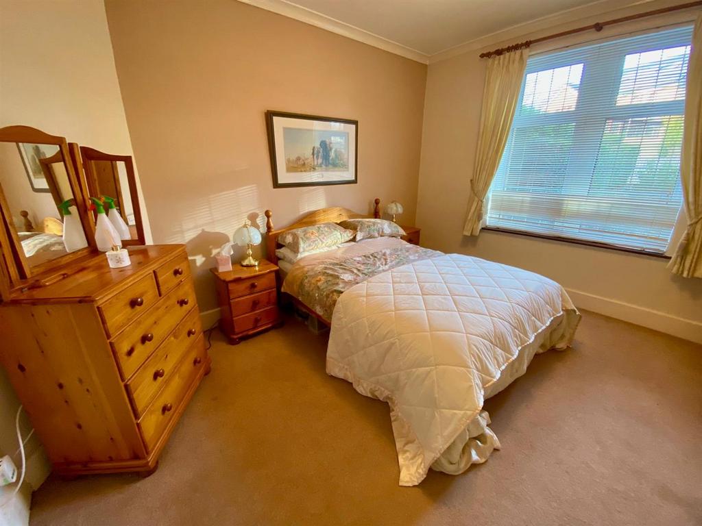 Ground floor bedroom.jpg