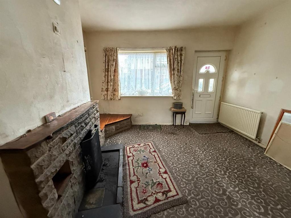 Front room1.jpg