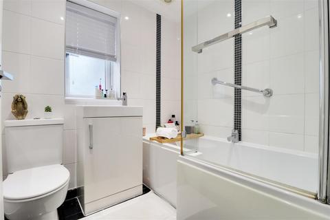 42 Beverley Road, Hessle, HU13 9BJ