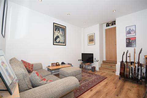 1 bedroom apartment to rent, Radnor Road, Twickenham