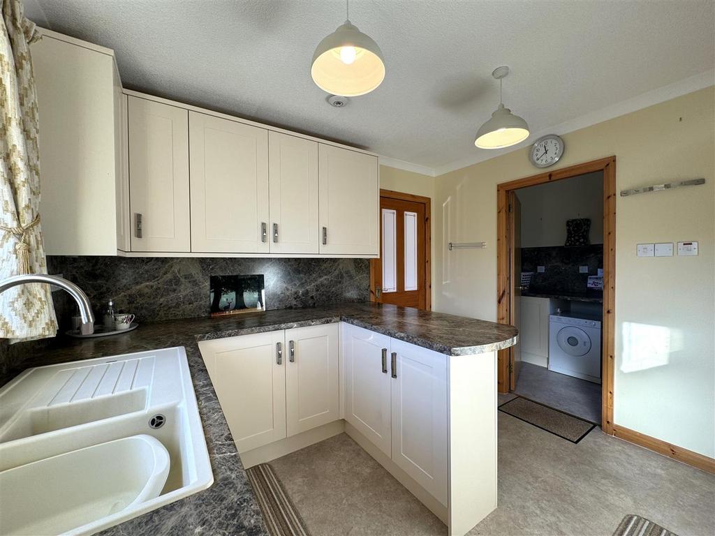 Kitchen 3.jpg