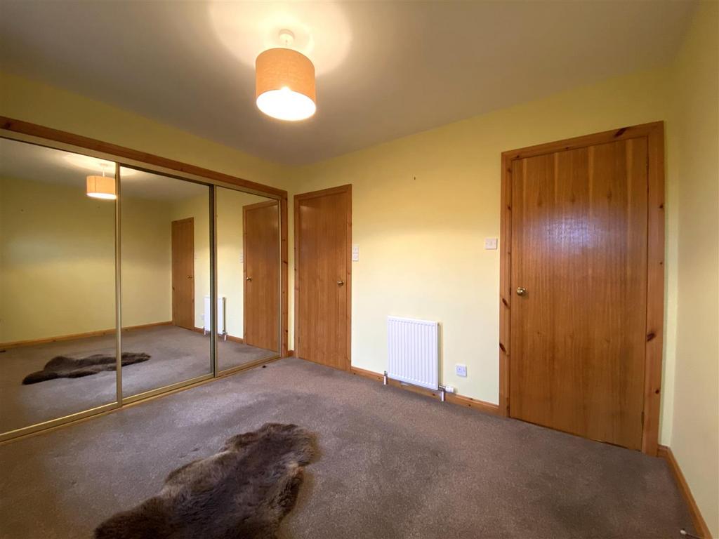 Bedroom 1.jpg