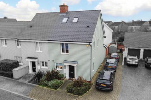 4 bedroom semi-detached house to rent, Beaulieu Park CM1