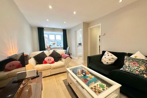 2 bedroom flat for sale, Wynnswick Road, Seer Green, HP9