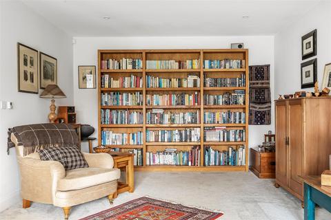 16 School Lane, Fetcham, Leatherhead, KT22 9JU