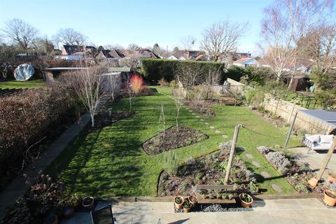 16 School Lane, Fetcham, Leatherhead, KT22 9JU