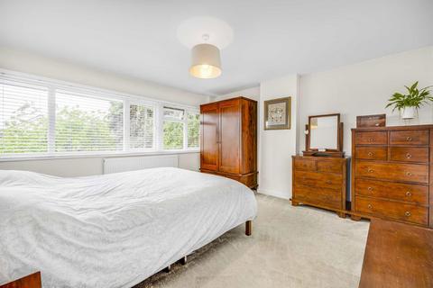 3 bedroom house to rent, Saxonbury Avenue, Sunbury-On-Thames TW16