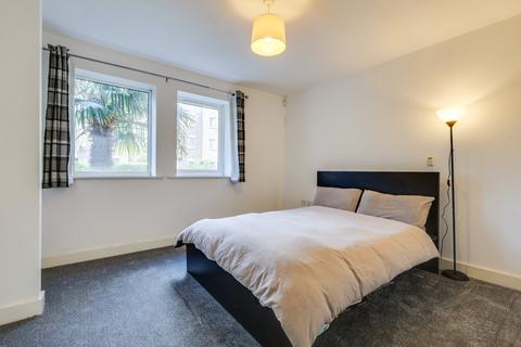 2 bedroom flat for sale, Cornmill View, Horsforth, Leeds, West Yorkshire, LS18