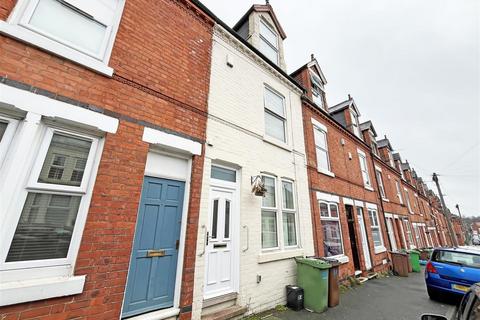 3 bedroom terraced house to rent, Exeter Road, Nottingham NG7