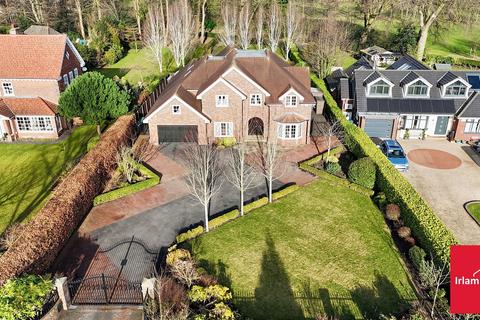 4 bedroom detached house for sale, Moorside Road, Urmston, M41