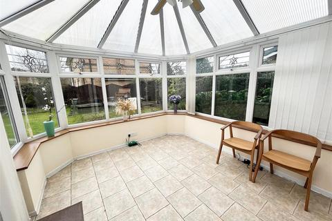 4 bedroom detached house to rent, Sandhurst Drive, Wilmslow