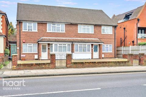 2 bedroom maisonette for sale, Balgores Lane, Gidea Park, RM2 6BT