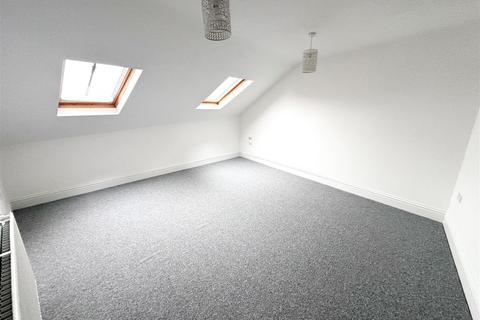 2 bedroom flat to rent, Queens Gardens, Eastbourne