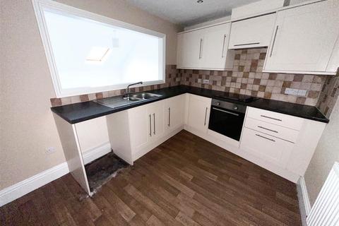 2 bedroom flat to rent, Queens Gardens, Eastbourne