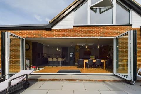 14 Ellesmere Close, Ruislip, HA4 7PQ