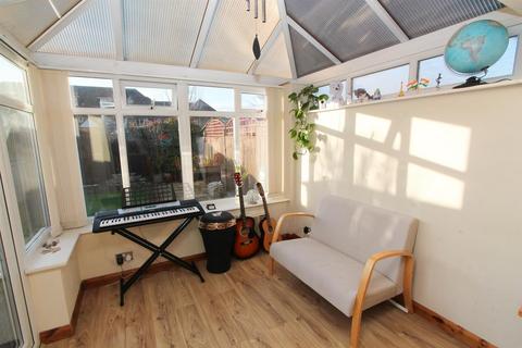 9 Brabazon Avenue, Wallington, SM6 9ES
