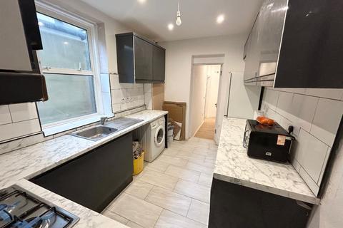 7 bedroom terraced house to rent, Brookhill Road, Woolwich