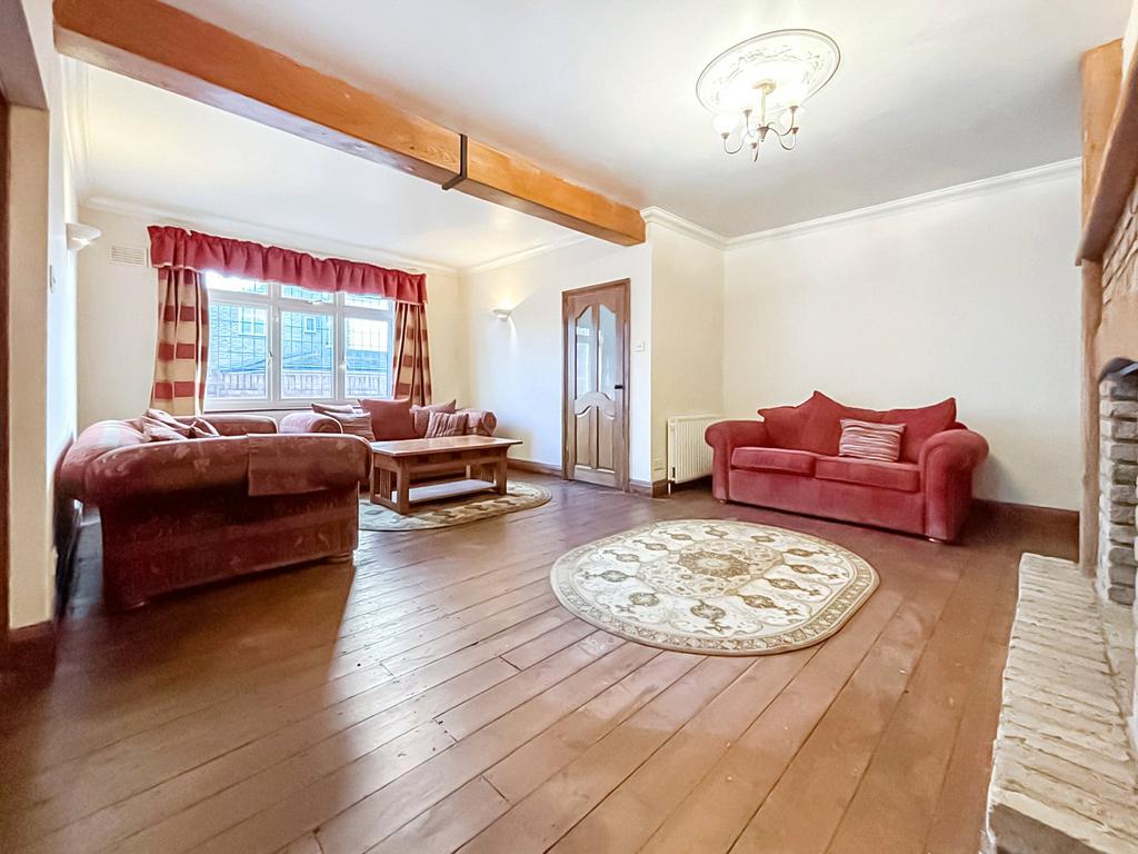 Living Room (Pic 2)