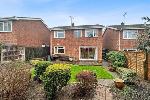 4 bedroom detached house for sale, Brompton Close, Luton