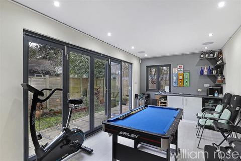 4 bedroom semi-detached house for sale, Moreland Way, London E4