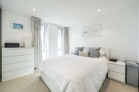 2 bedroom flat to rent, Spectrum Way, London SW18