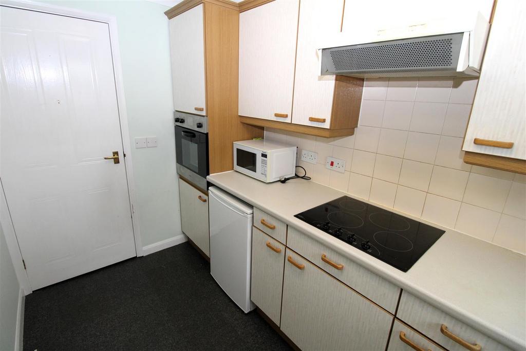 Kitchen2.JPG