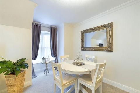 2 bedroom flat for sale, Queensborough Court, Grand Avenue