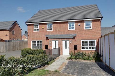 3 bedroom semi-detached house to rent, Redwing Street, Winsford