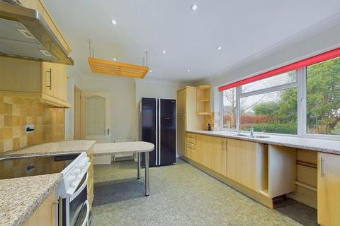 4 bedroom detached bungalow for sale, Alford Close, Worthing BN14