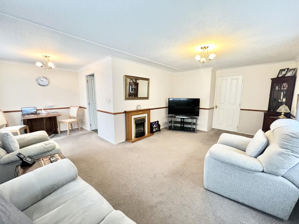 Lounge/Dining Rm