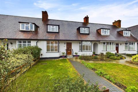 10 Farm Close, Ickenham, Uxbridge, UB10 8JB