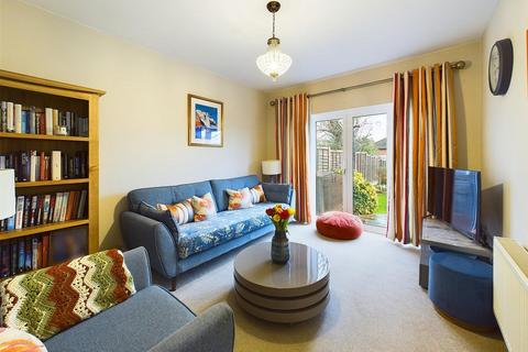10 Farm Close, Ickenham, Uxbridge, UB10 8JB