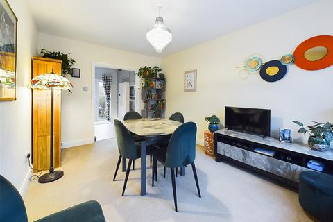 10 Farm Close, Ickenham, Uxbridge, UB10 8JB