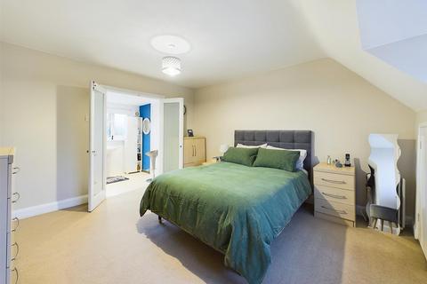 10 Farm Close, Ickenham, Uxbridge, UB10 8JB