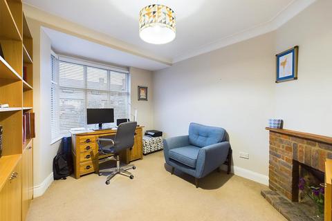 10 Farm Close, Ickenham, Uxbridge, UB10 8JB