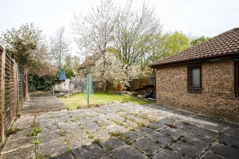 3 bedroom semi-detached house to rent, Stafford Grove, Shenley Church End