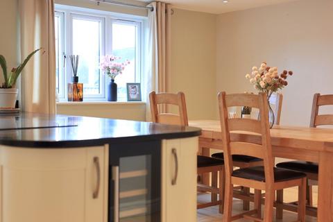 14 Busbys Close, Clanfield, Bampton, OX18 2RD