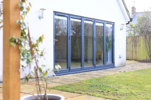 14 Busbys Close, Clanfield, Bampton, OX18 2RD