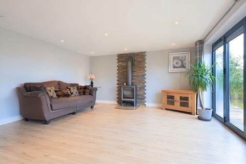 14 Busbys Close, Clanfield, Bampton, OX18 2RD